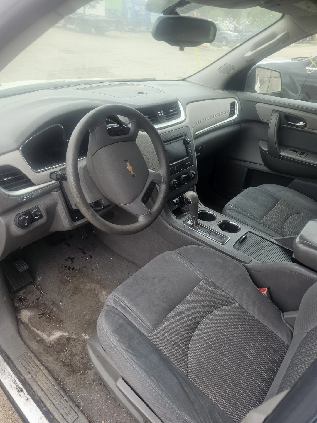 White Chevrolet Traverse SUV - photo 4