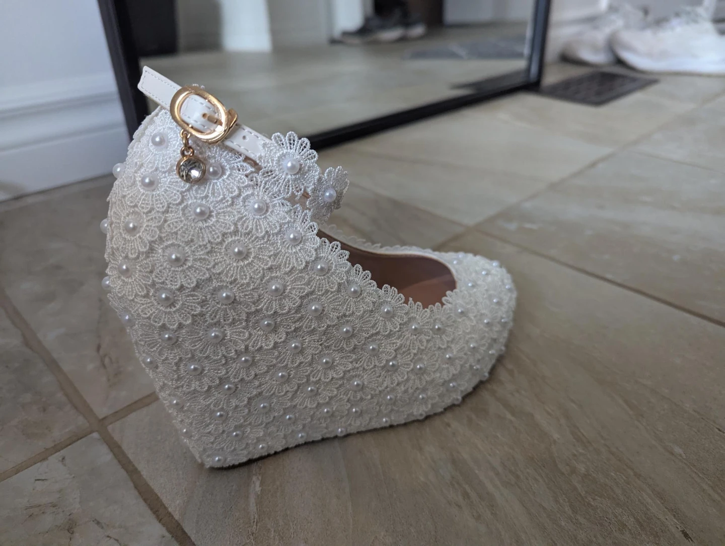 White Lace Wedge Heels with Pearls and Rhinestones - photo 2