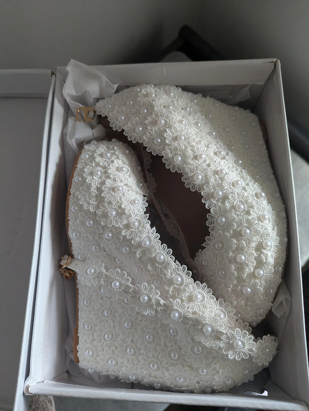 White Lace Wedge Heels with Pearls and Rhinestones - photo 4