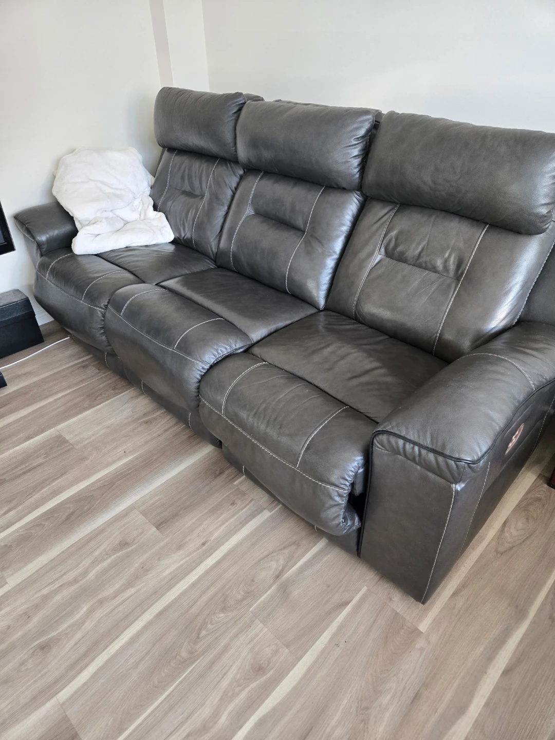 Charcoal Grey Leather Reclining Sofa ans Loveseat - photo 2