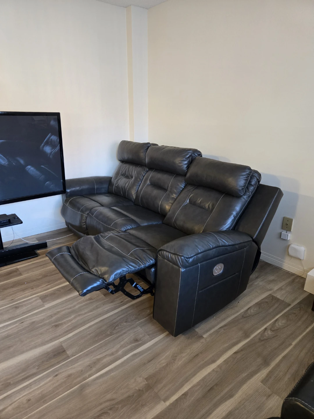 Charcoal Grey Leather Reclining Sofa ans Loveseat - photo 3