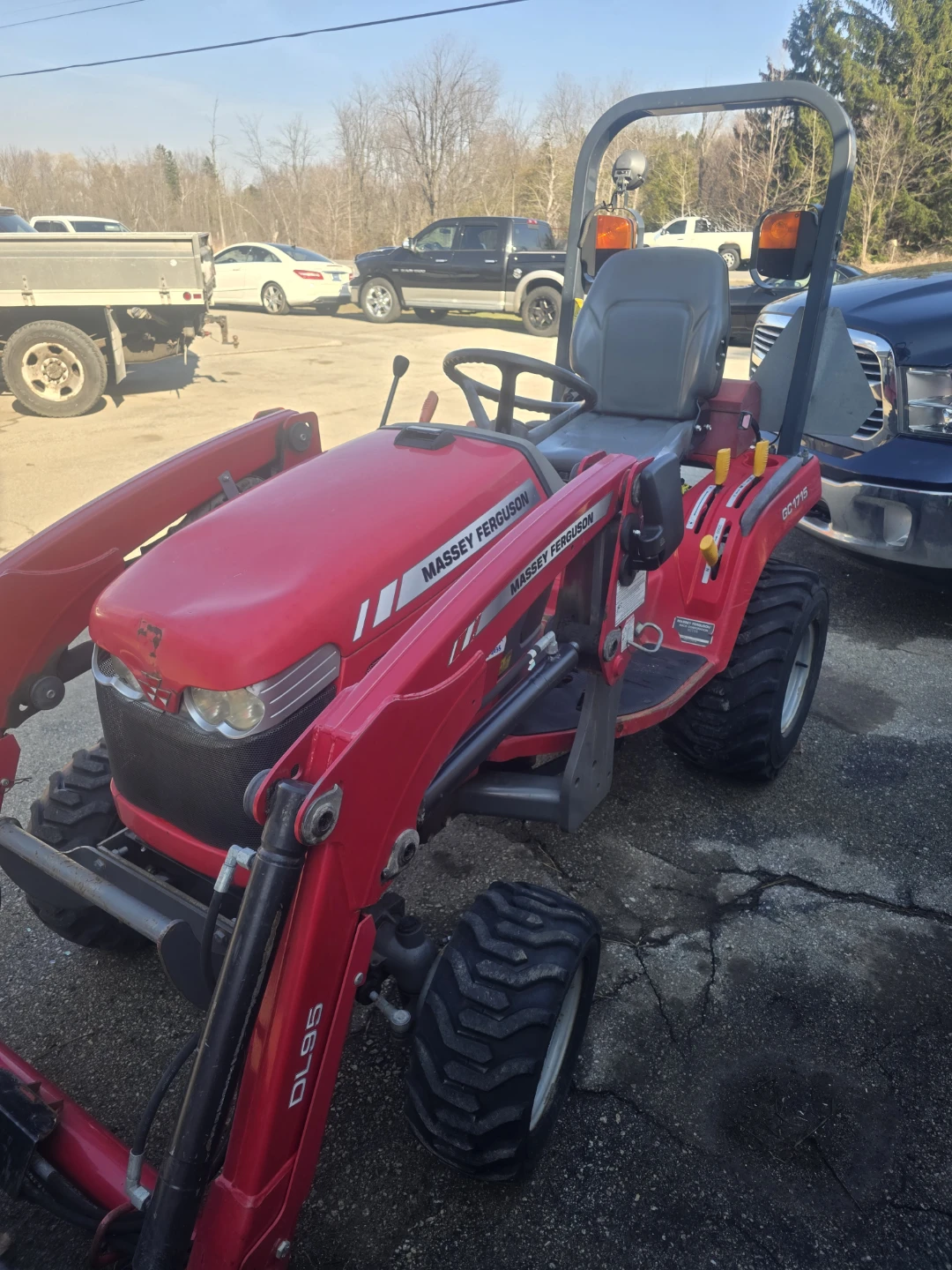 Massey Ferguson GC1715 Compact Tractor with Loader - photo 2