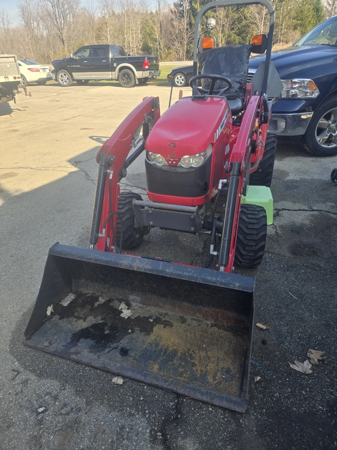 Massey Ferguson GC1715 Compact Tractor with Loader - photo 3
