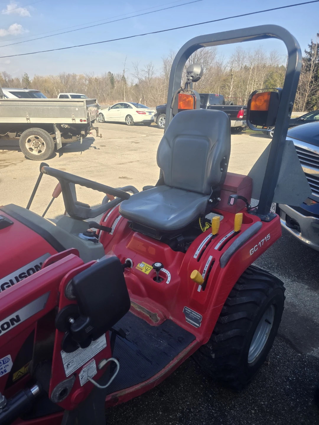 Massey Ferguson GC1715 Compact Tractor with Loader - photo 4