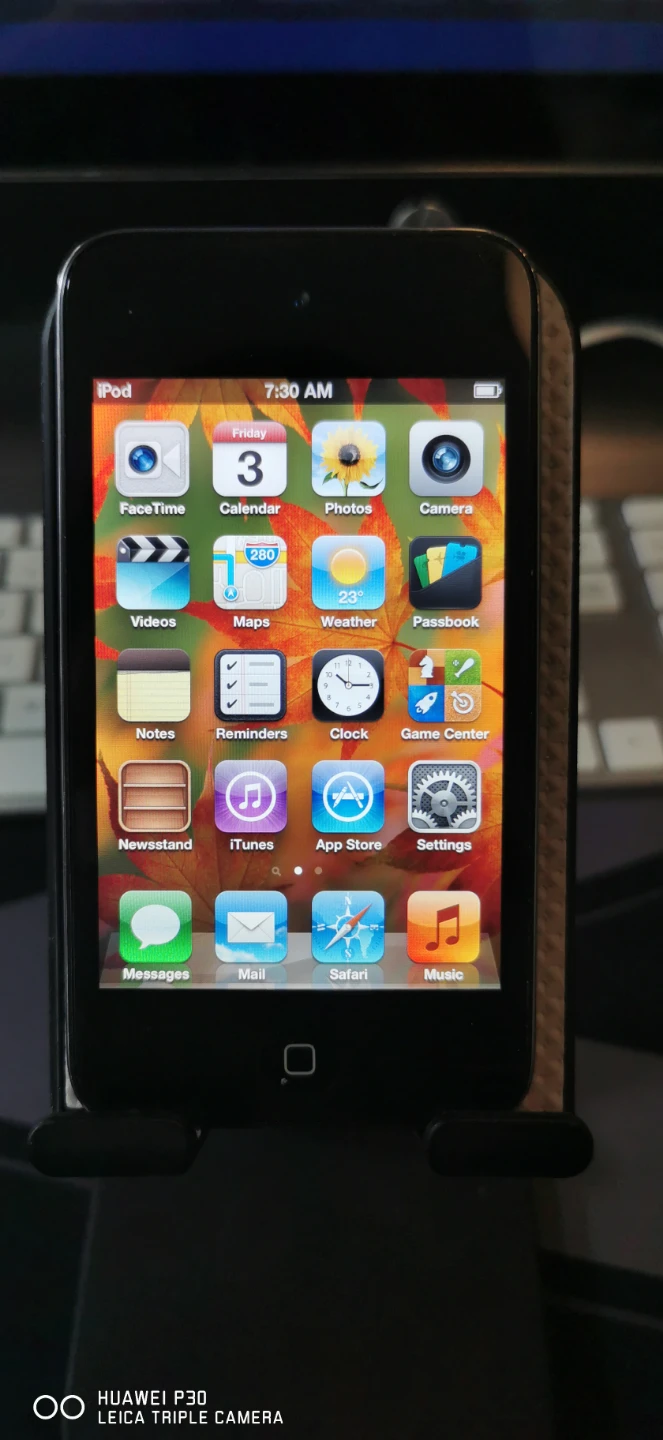 Apple iPod Touch (4th Gen) 8GB - photo 2