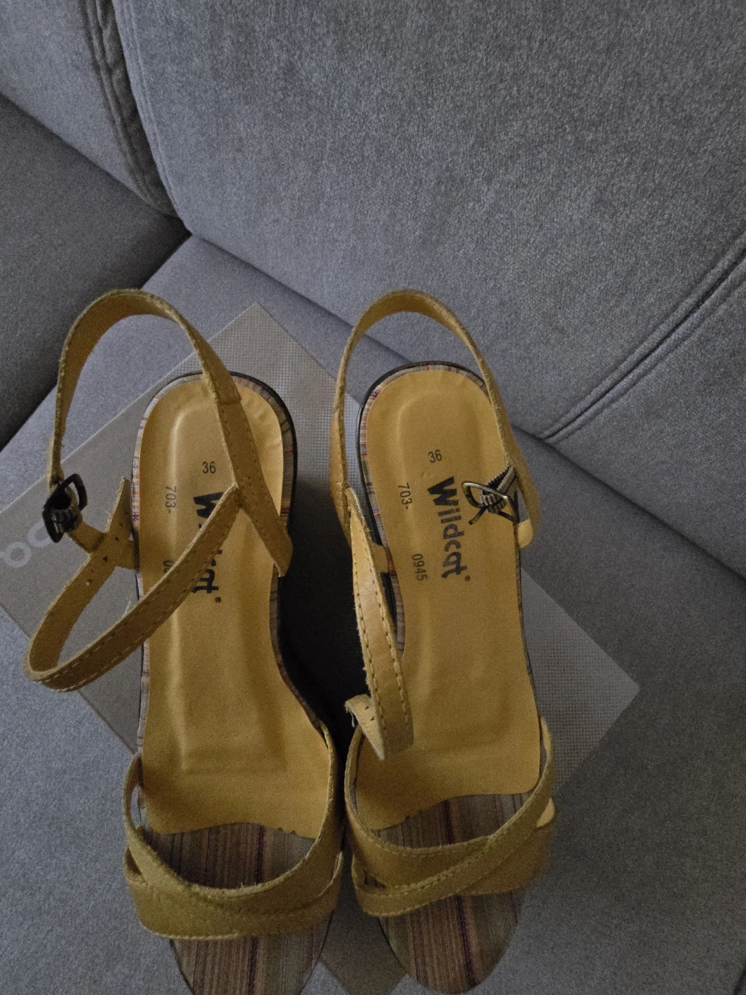 Wildcat Yellow Wedge Sandals Size 6 - photo 2