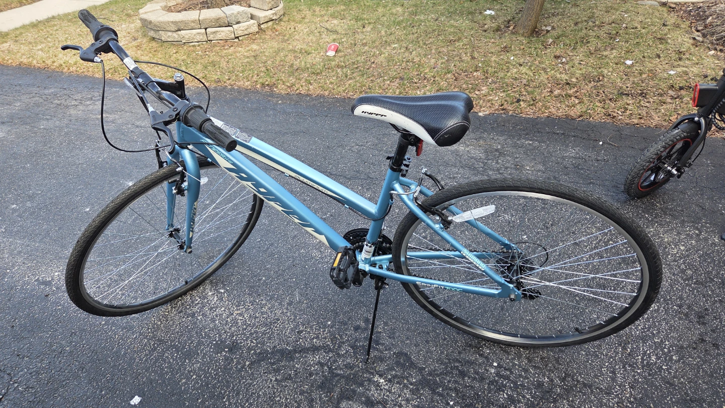 Hyper Bicycles 700c Ladies Spin Fit Hybrid Bike - Teal & White