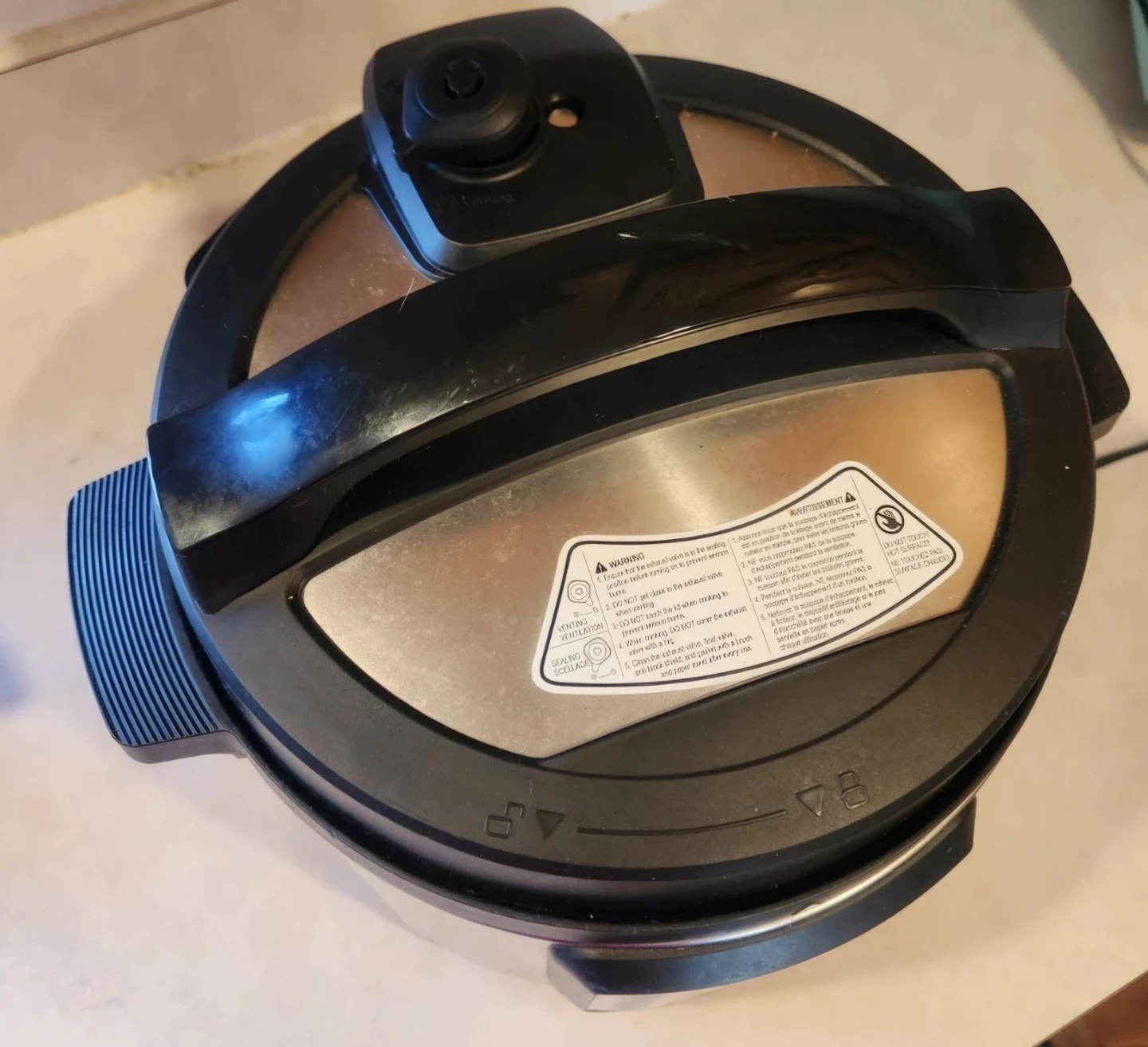 ♦️Moving Sale♦️ Insignia 6-Quart Multi-Function Pressure Cooker - photo 3