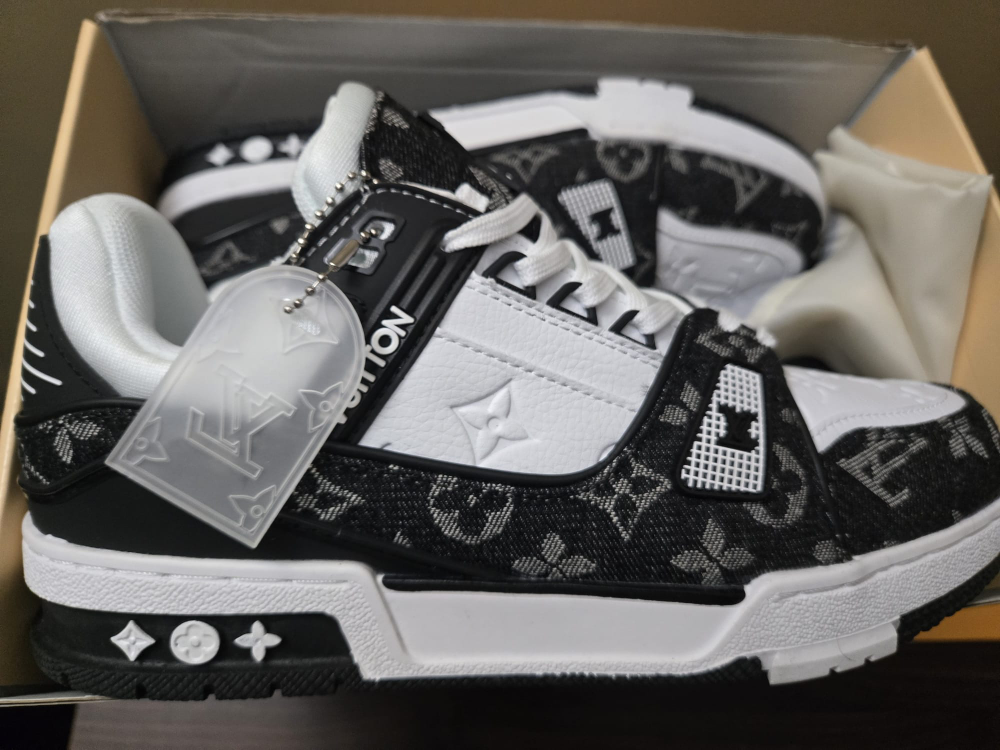 Louis Vuitton LV Arch Light Sneaker White/Black Size 44 - photo 5