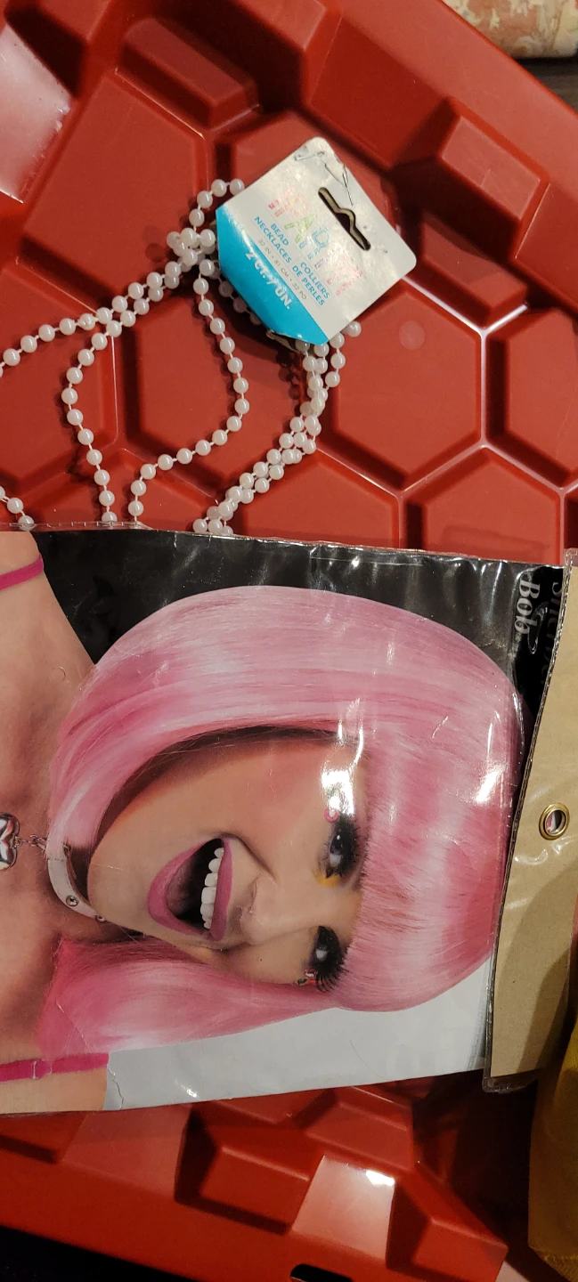 Fun World Pink Bob Wig & White Pearl Necklace