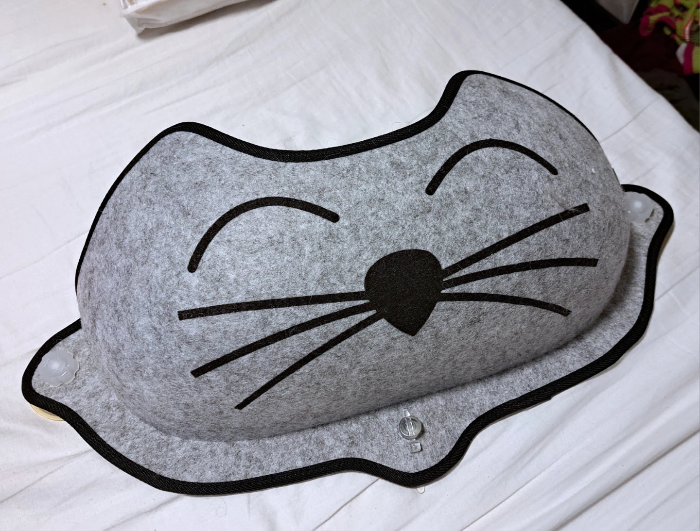 Grey Cat Shaped Felt Pet Window Hammock with Suction Cups