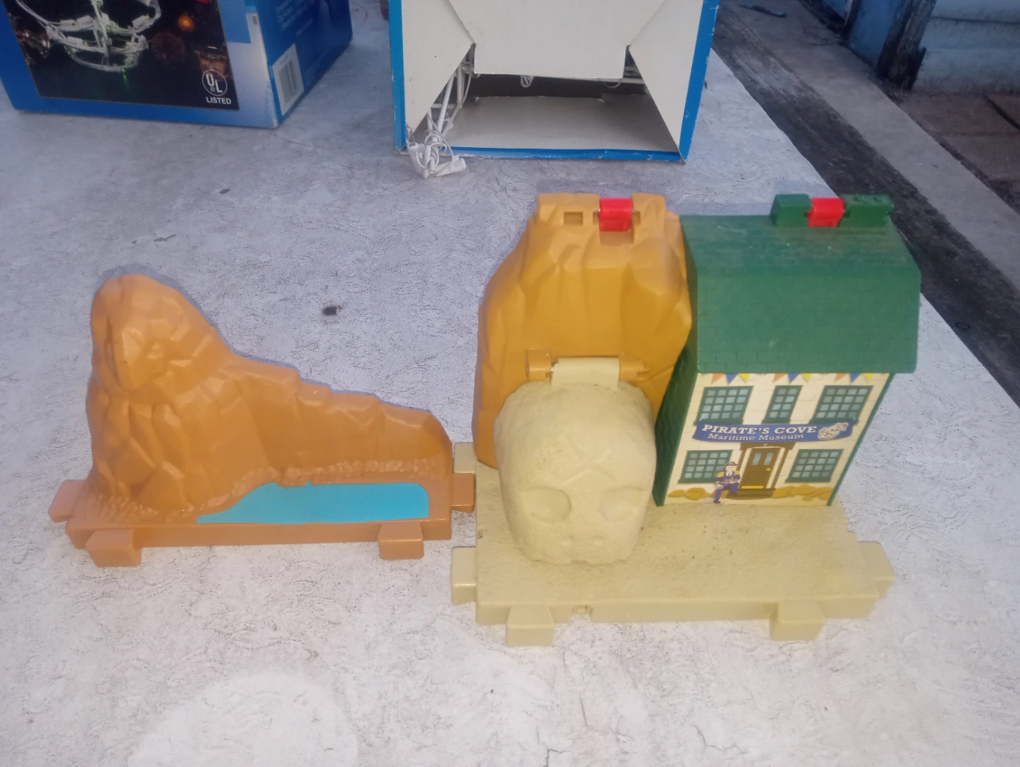 Fisher-Price Pirate's Cove vintage Maritime Museum Playset - photo 2