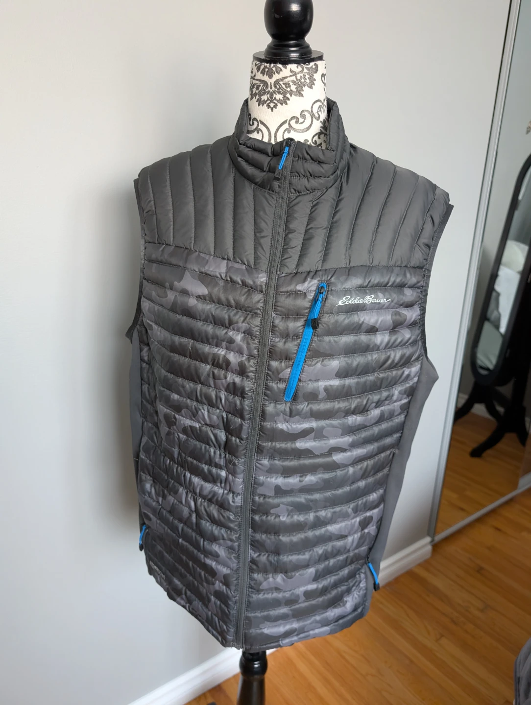 Eddie Bauer Men's Puffer Vest Size L