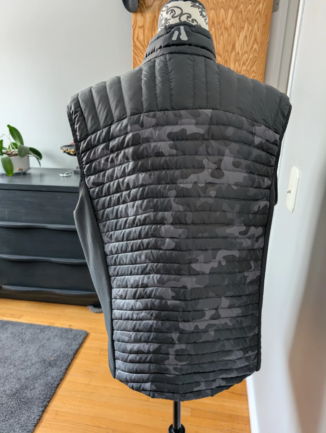 Eddie Bauer Men's Puffer Vest Size L - photo 2