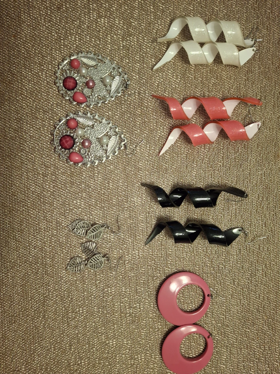 Assorted lot of earrings