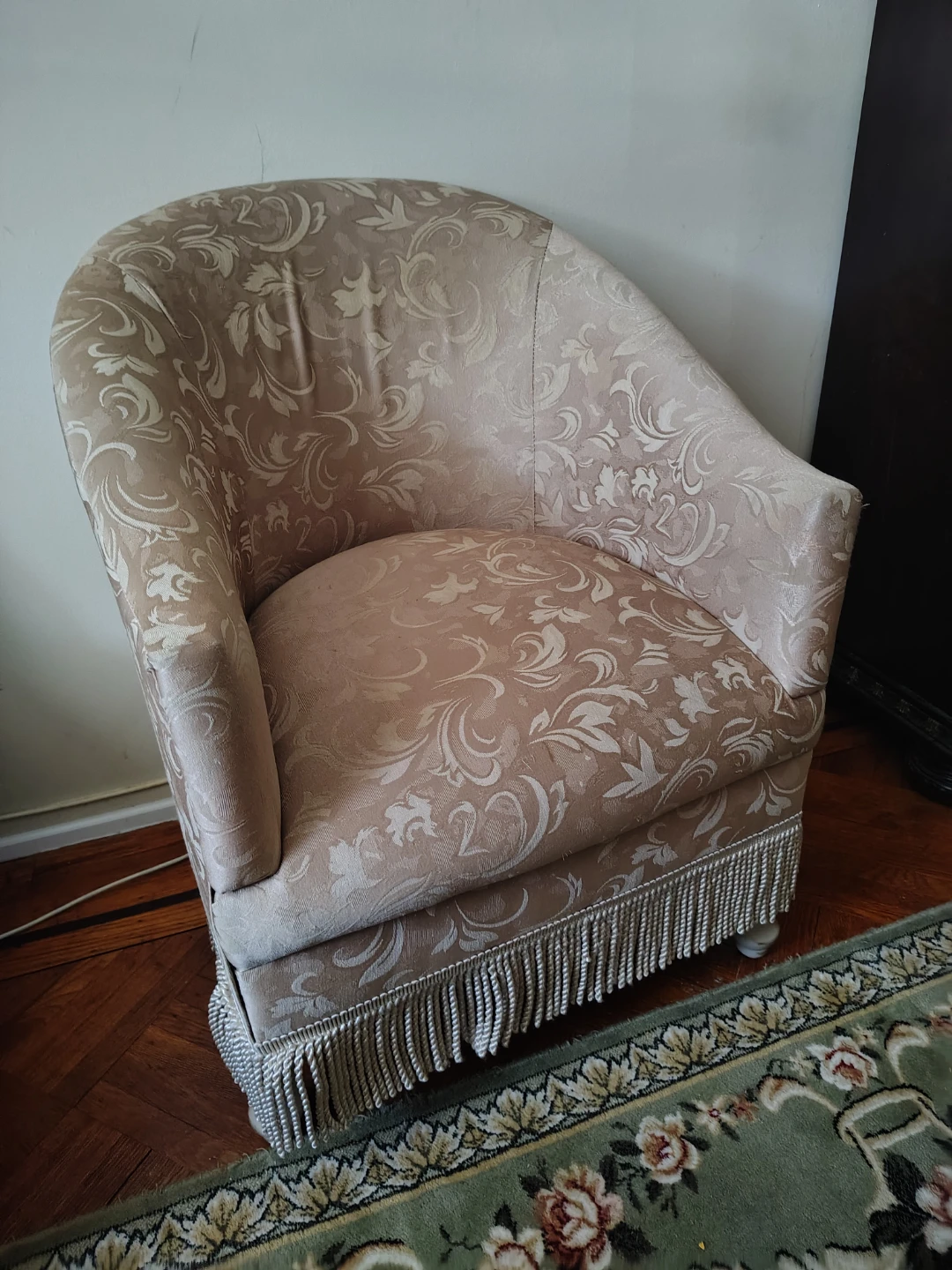 Vintage-Look Gold Club Armchair with Fringe