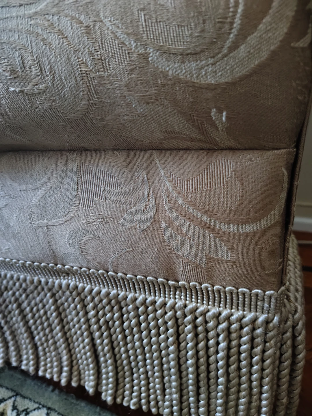 Vintage-Look Gold Club Armchair with Fringe - photo 4