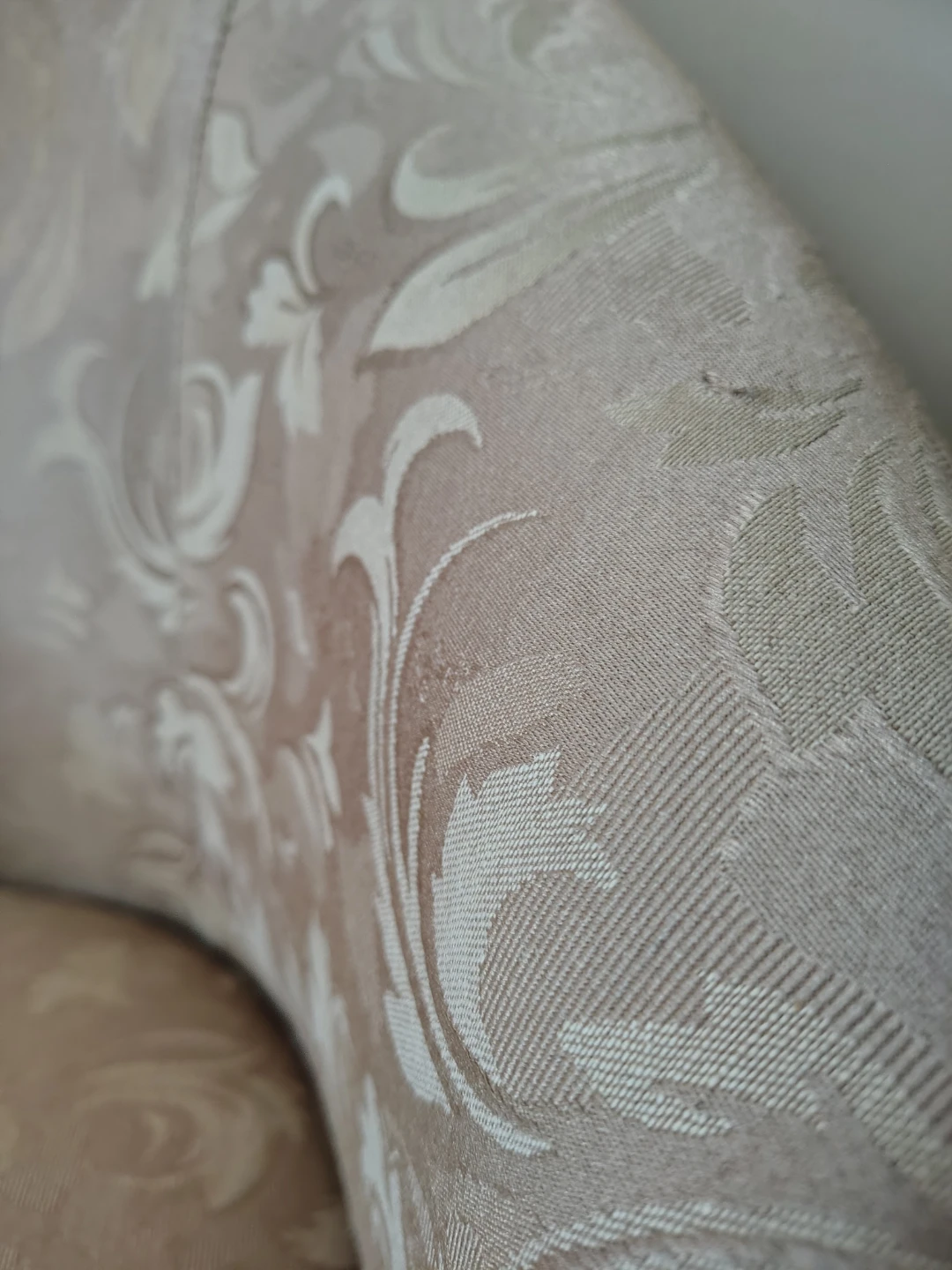 Vintage-Look Gold Club Armchair with Fringe - photo 5