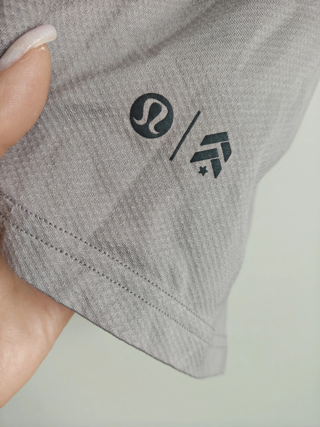 Lululemon Barry's Vancouver T-Shirt - photo 5