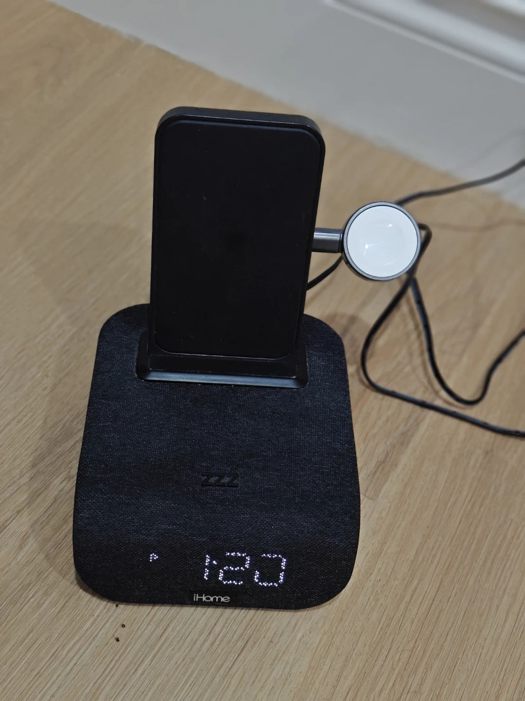 iHome Wireless Charging Alarm Clock - photo 3