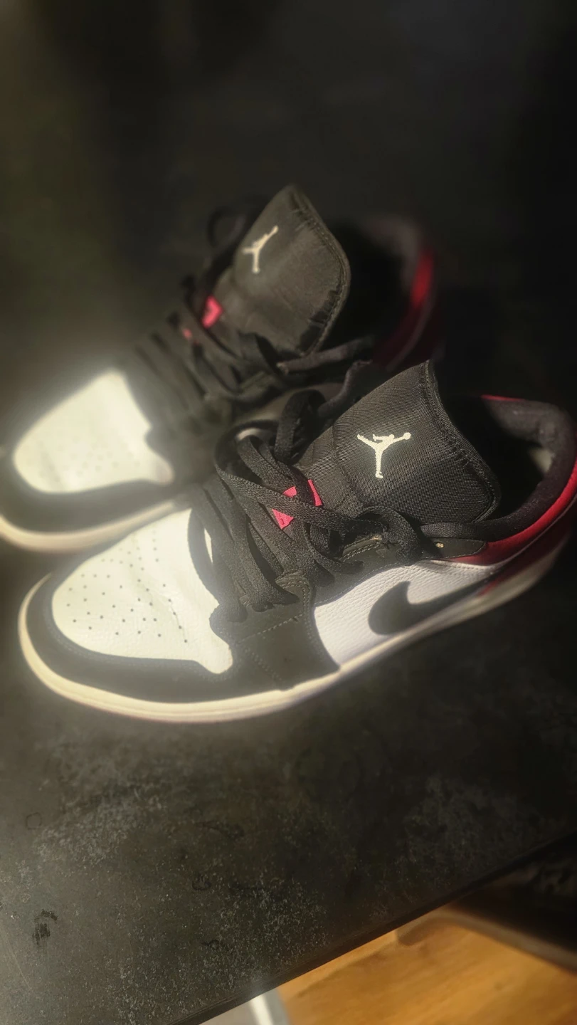 Air Jordan 1 Low SE - photo 2