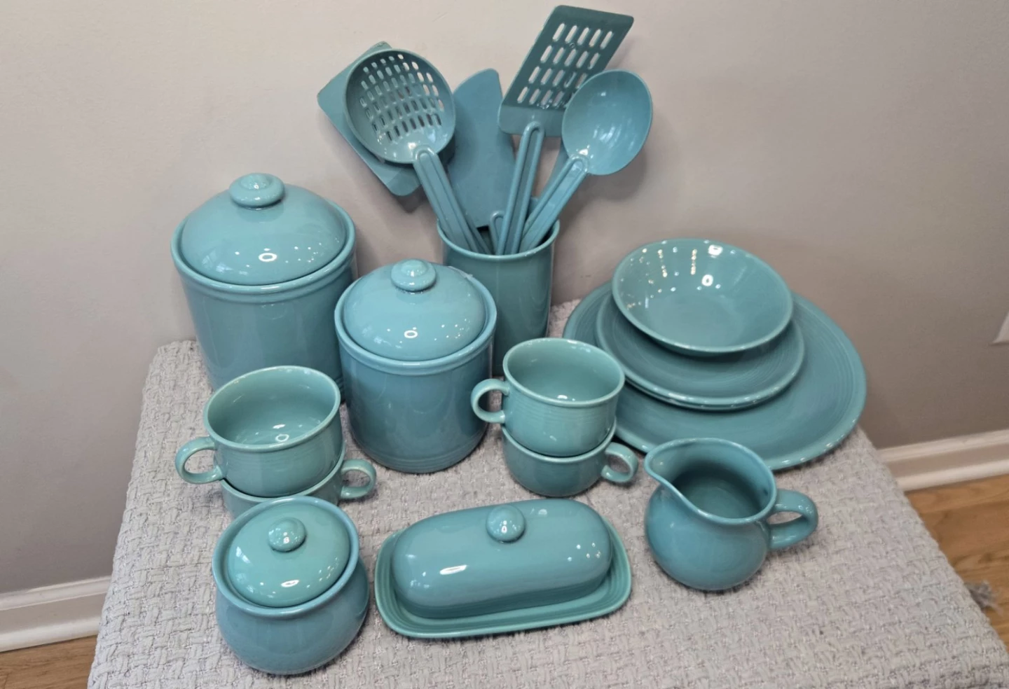 Montgomery turquoise color Ward Color Connection stoneware set - photo 3