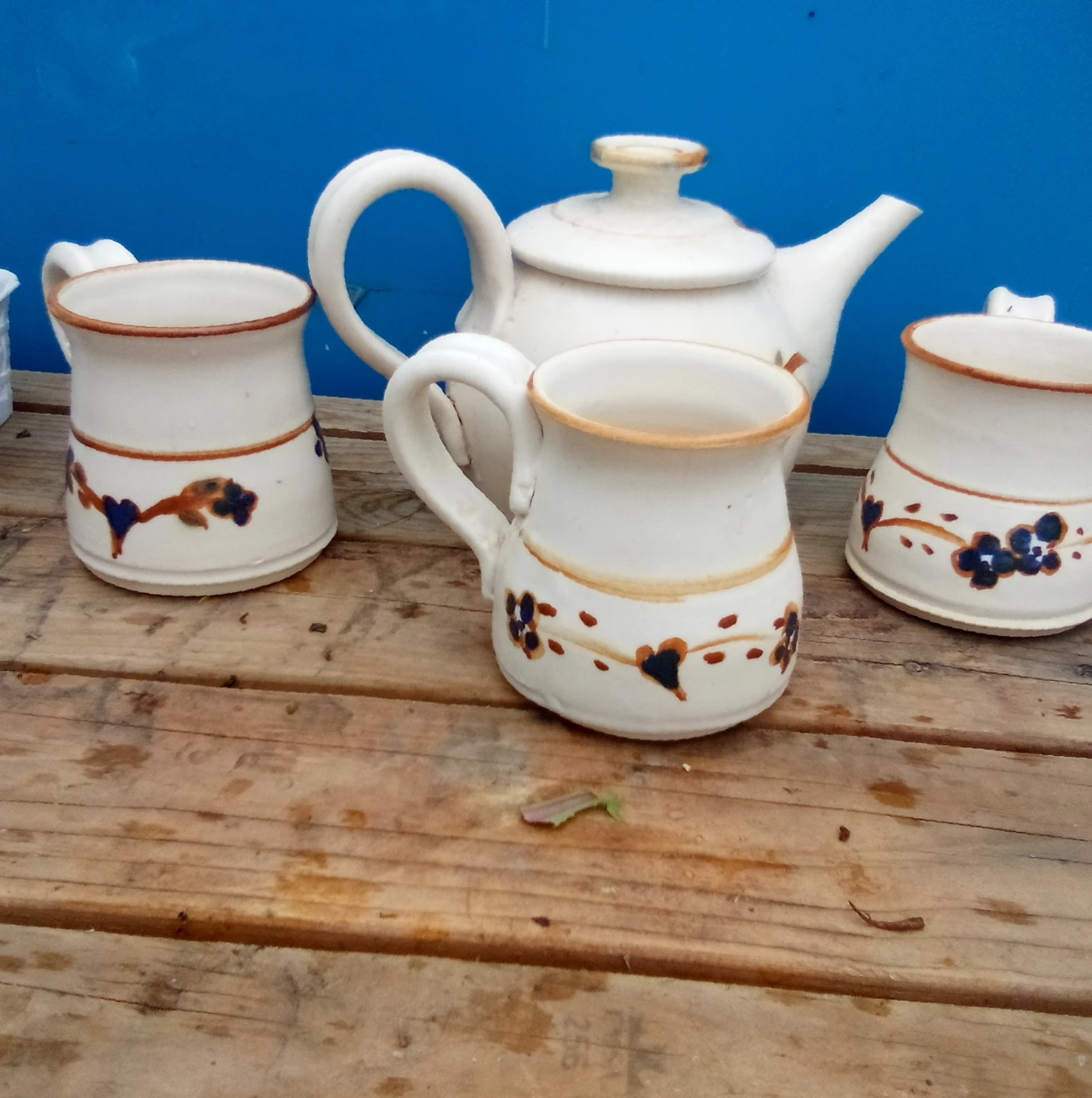White artisanal Ceramic Teapot w 3 Mugs