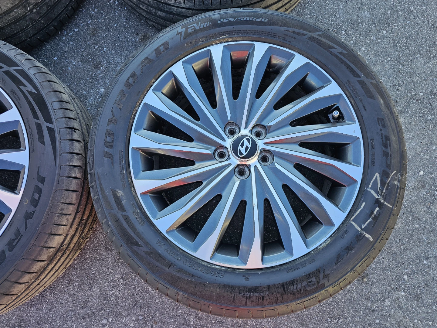 HYUNDAI PALISADE O.E.M RIMS AND ALL SEASON TIRES 255/50 R20 - photo 3
