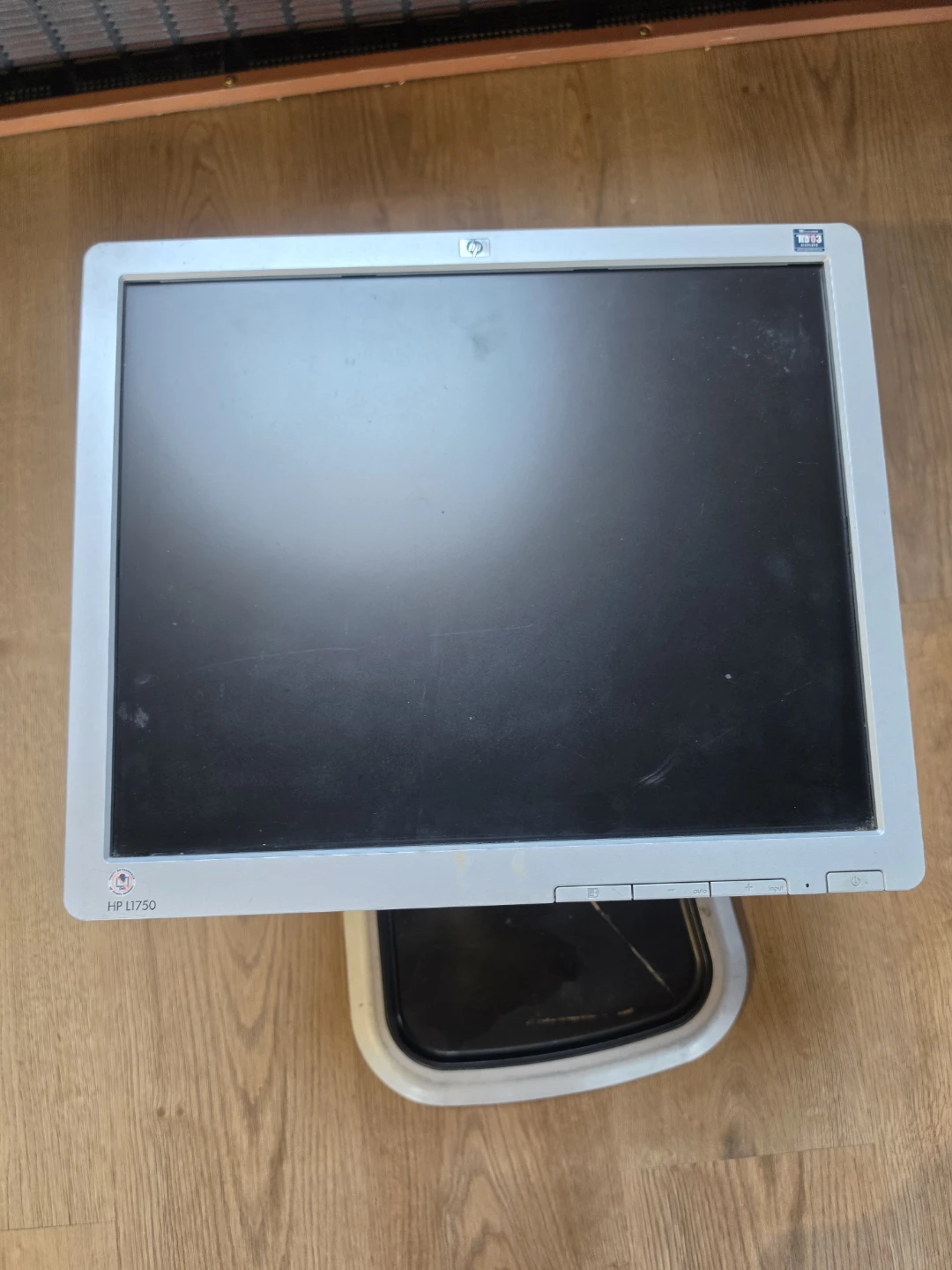 HP L1750 LCD Monitor