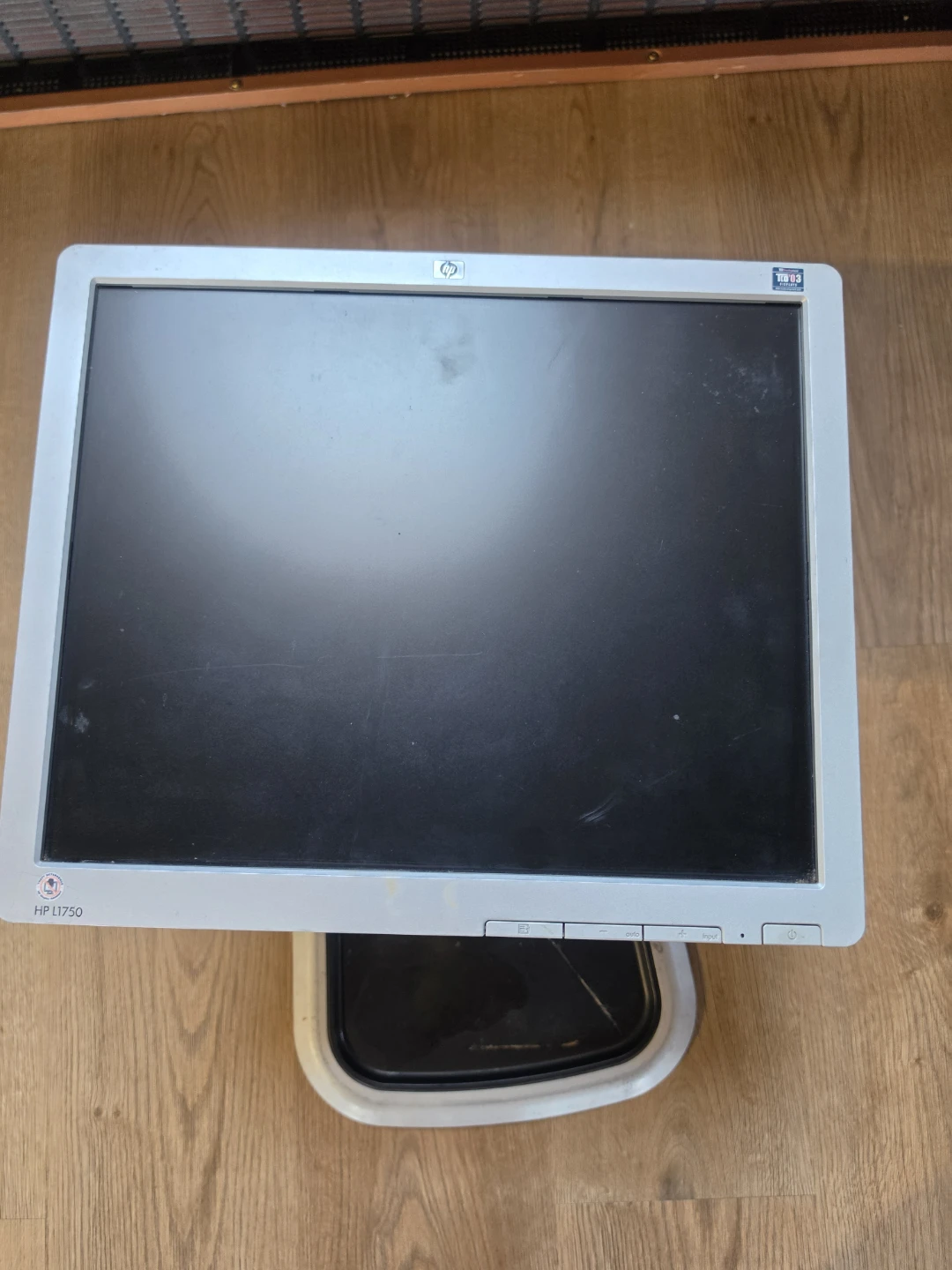HP L1750 LCD Monitor - photo 2