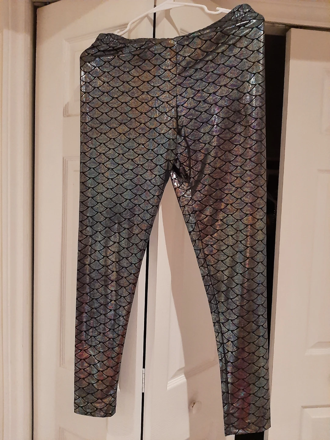 Spirit Halloween Mermaid Scale Leggings