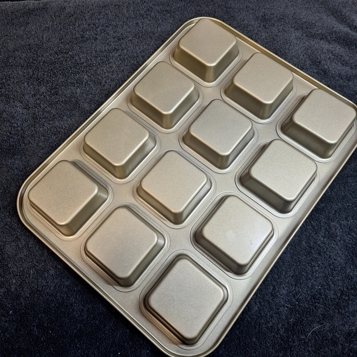 12-Cup Square Brownie Pan - photo 2
