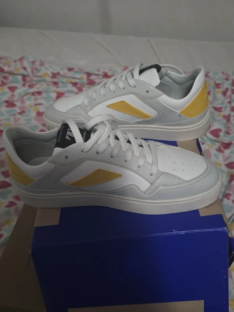 THRIFTED 30 women's SNEAKERS