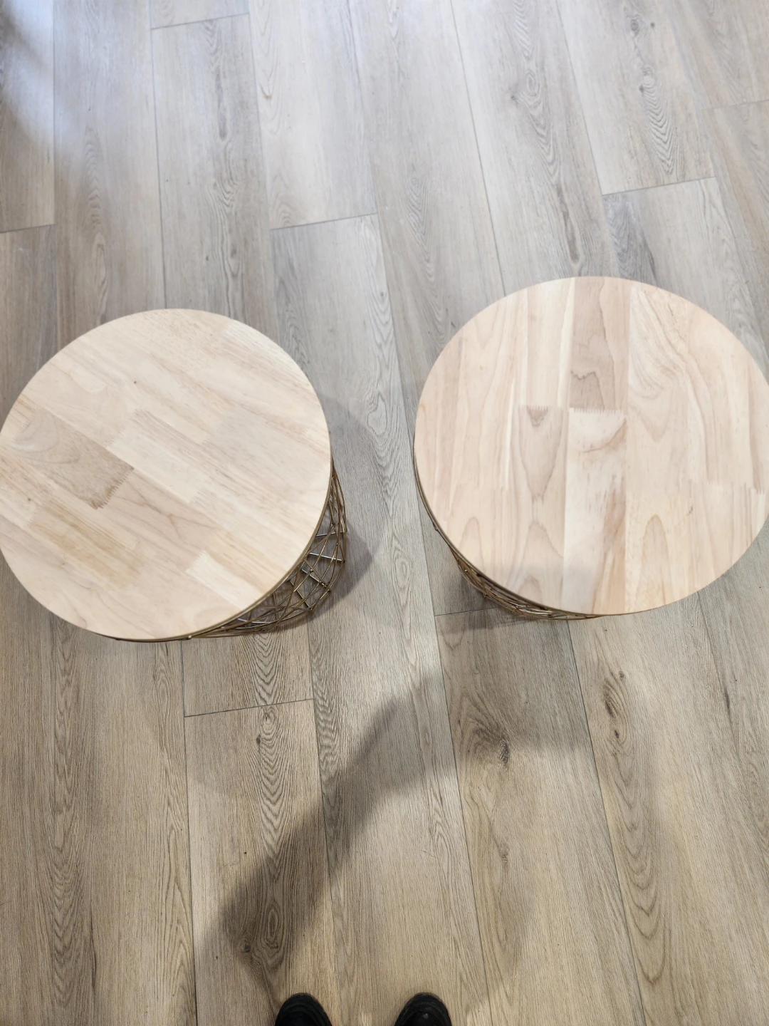 Set of 2 Gold Wire Basket Side Tables with Wood Tops - photo 4