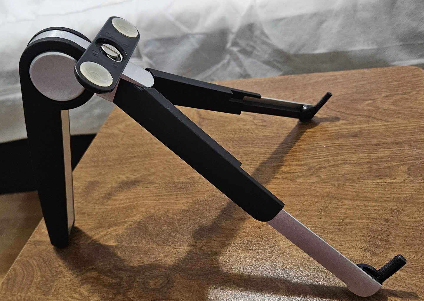 [ NEW ] Black Portable & Adjustable Tablet/Laptop Stand - photo 2