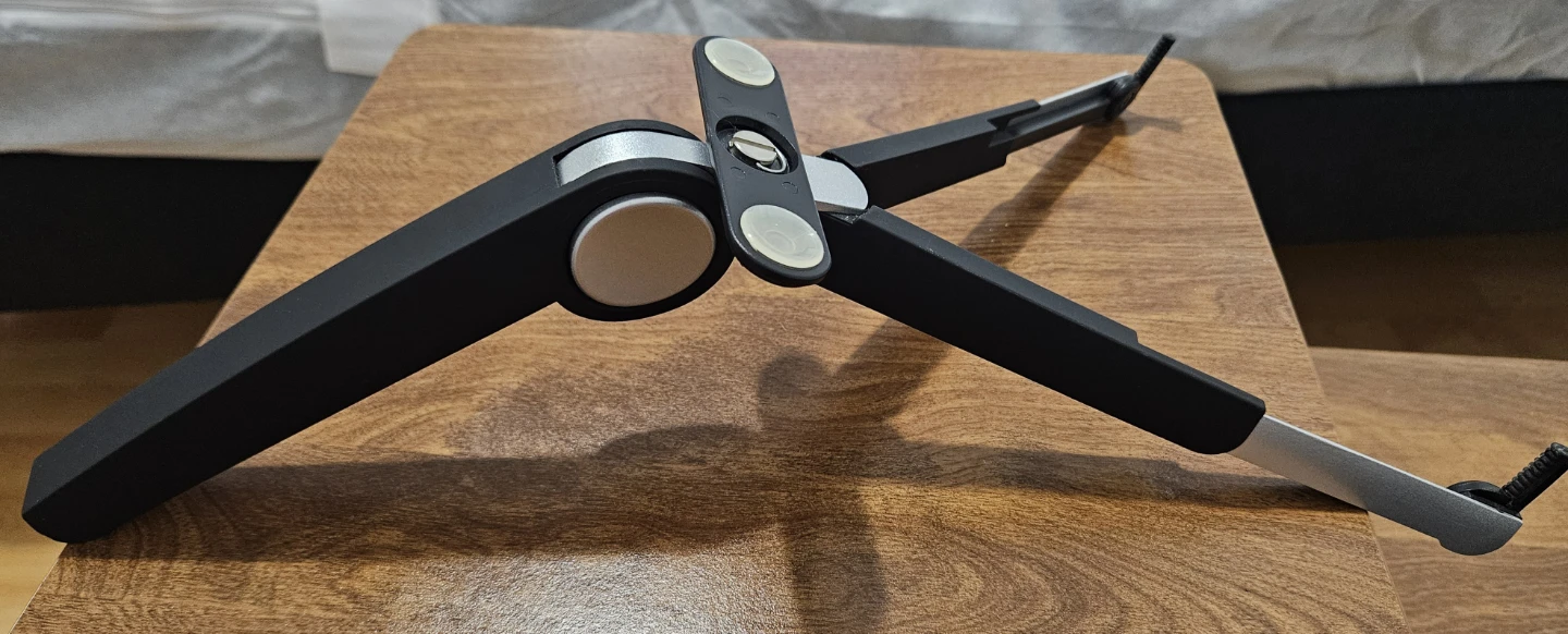 [ NEW ] Black Portable & Adjustable Tablet/Laptop Stand - photo 3