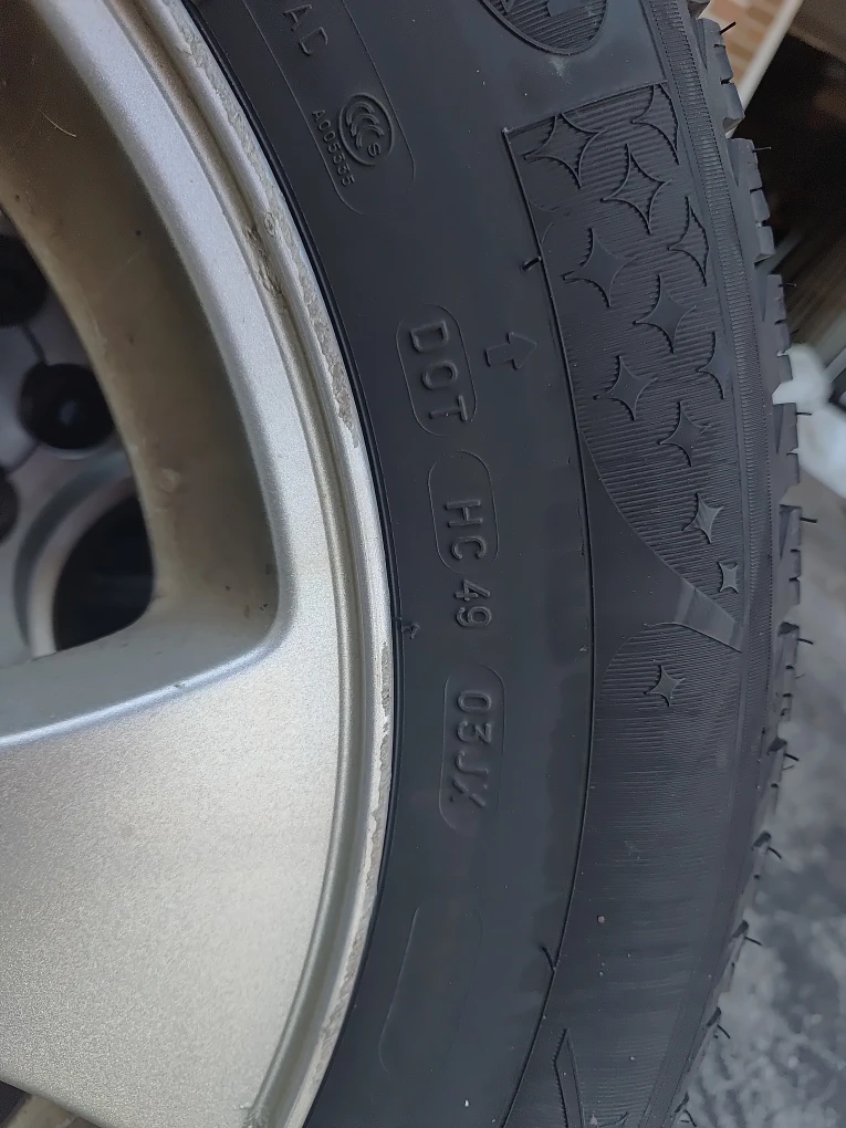 Set of 4 Winter tires on rims - photo 3