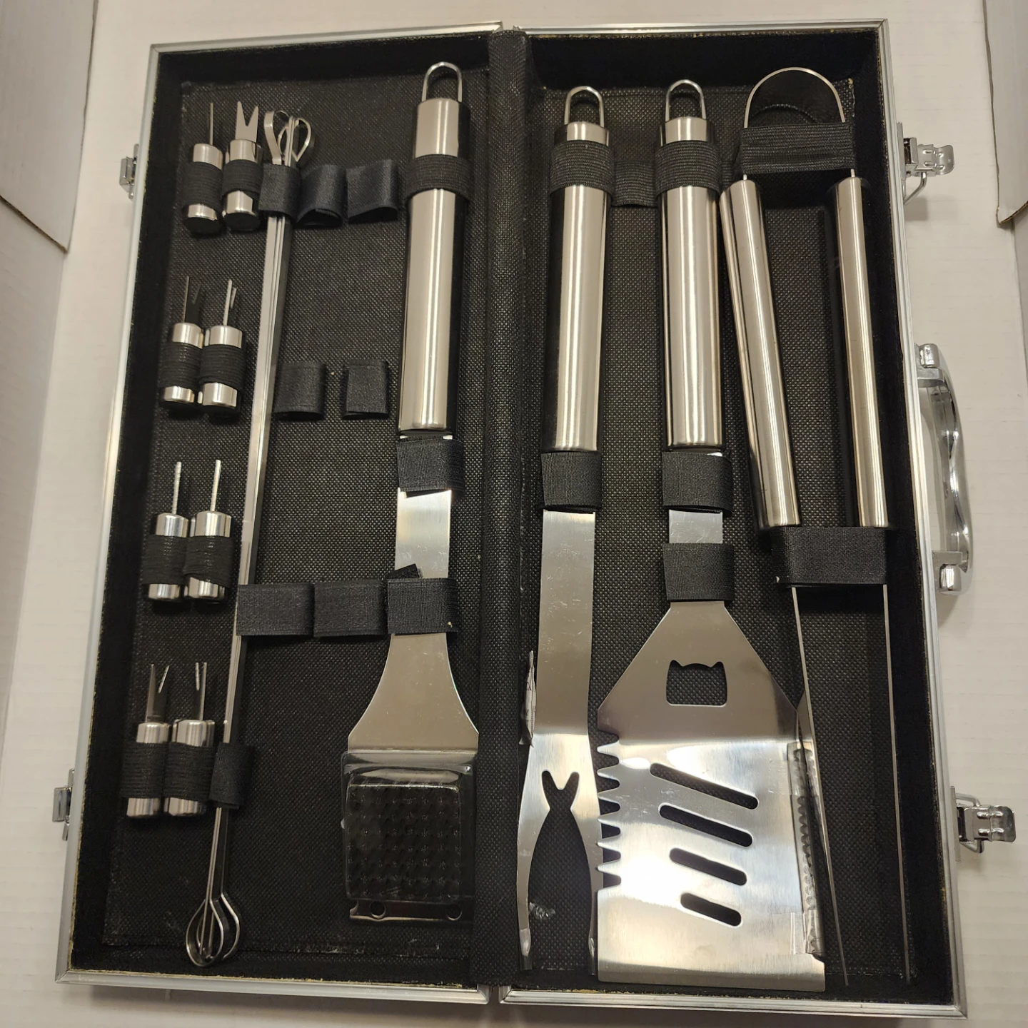 Stainless steel barbecue tool set in an aluminum storage case - photo 2