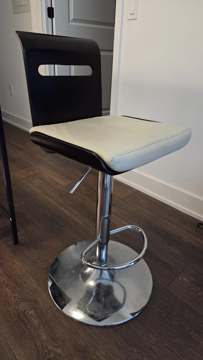 2 Bar Stools