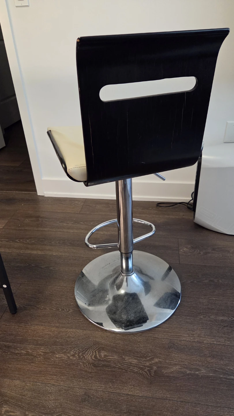 2 Bar Stools - photo 2