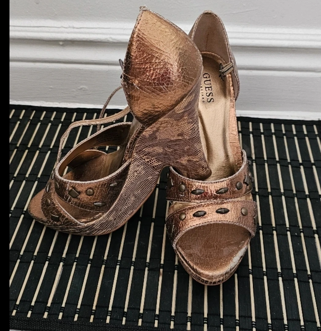 Bronze Guess Heels Size 7 - photo 5