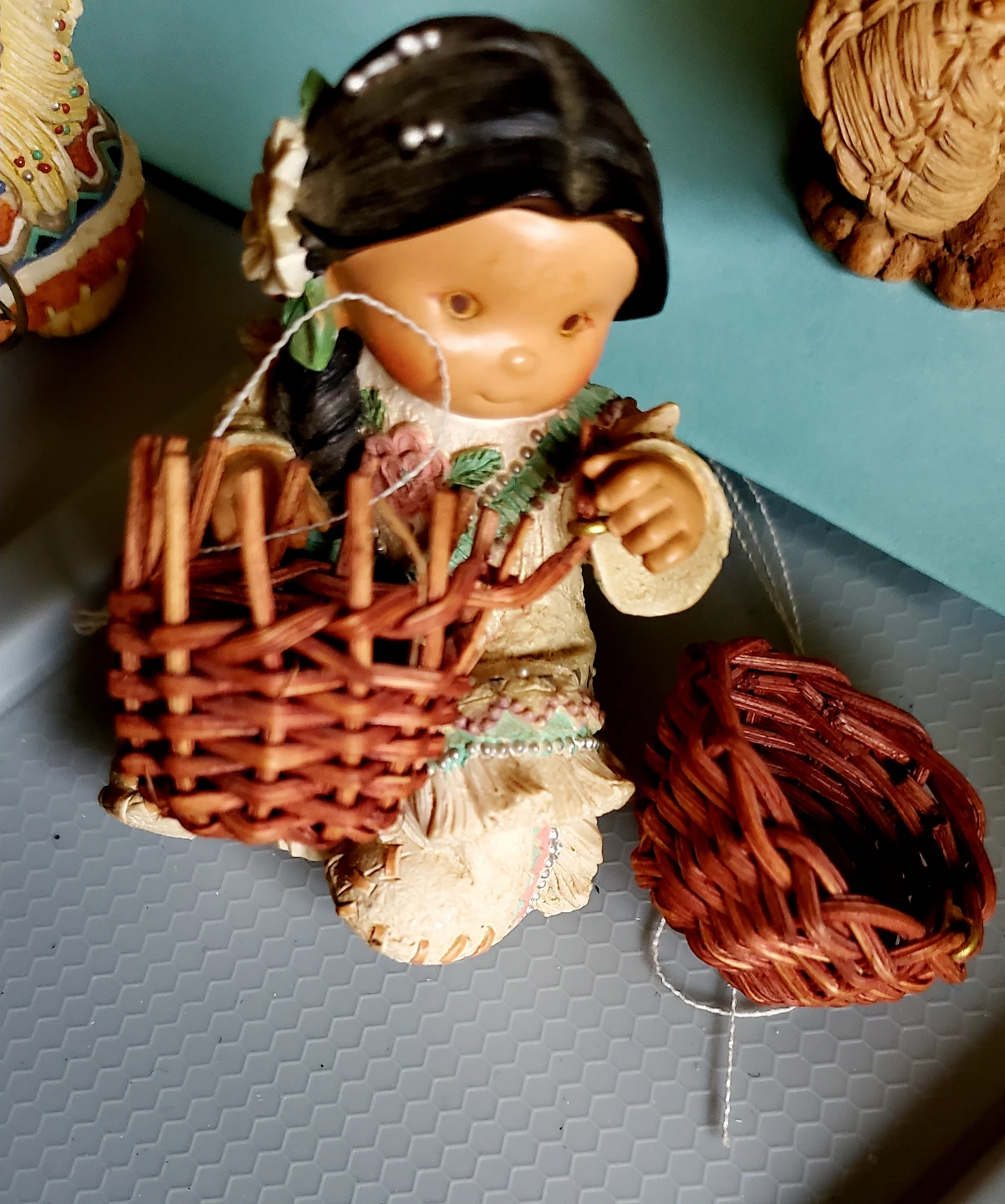 16 Friends of a Feather Native American Figurines + Xmas tree - photo 5