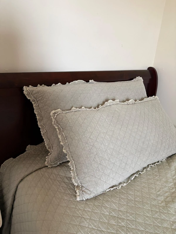 King sizeQuilted Bedding Set with Decorative Pillows