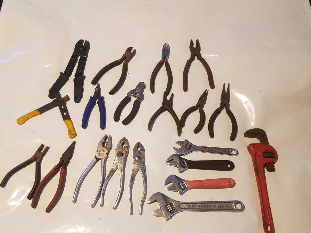 Assorted Pliers and Wrenches Set 21 piece