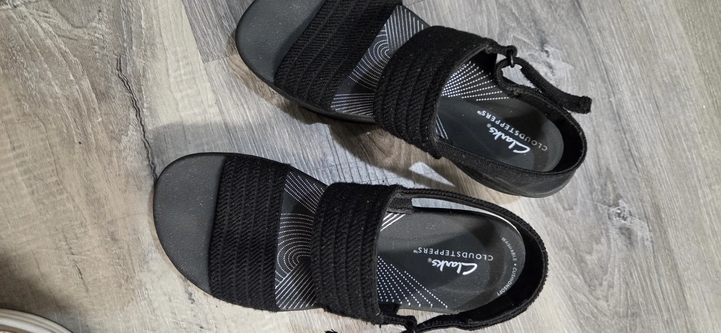 Clarks Cloudsteppers Black Sandals, Size 6M - photo 2