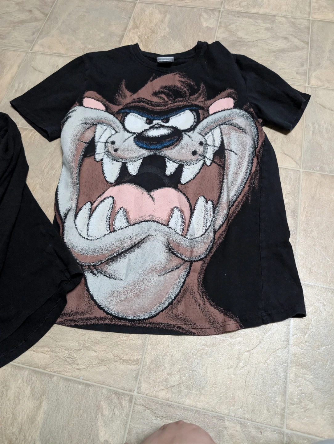 Bundle of 4 graphic t-shirts and tops