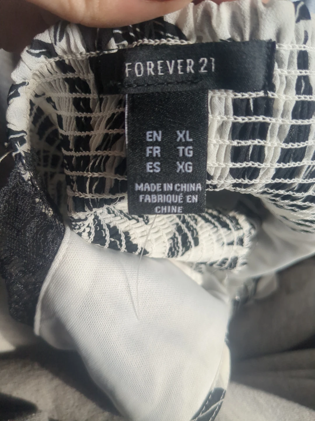 Forever 21 Black & White Leaf Print Smocked Tank Top - XL - photo 3