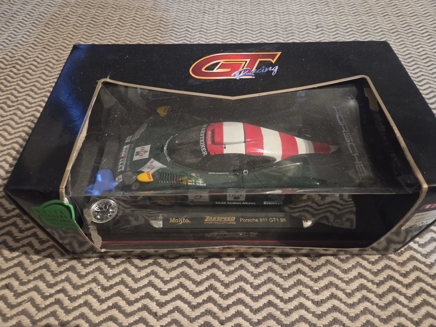 Maisto Porsche 911 GT1 1:18 Scale Racing Car - photo 2