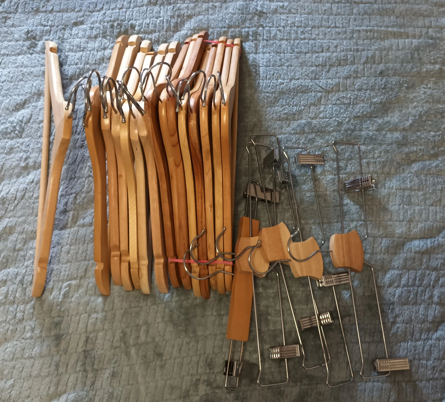 Total: 20 Wooden and Metal Clothes Hangers Bundle