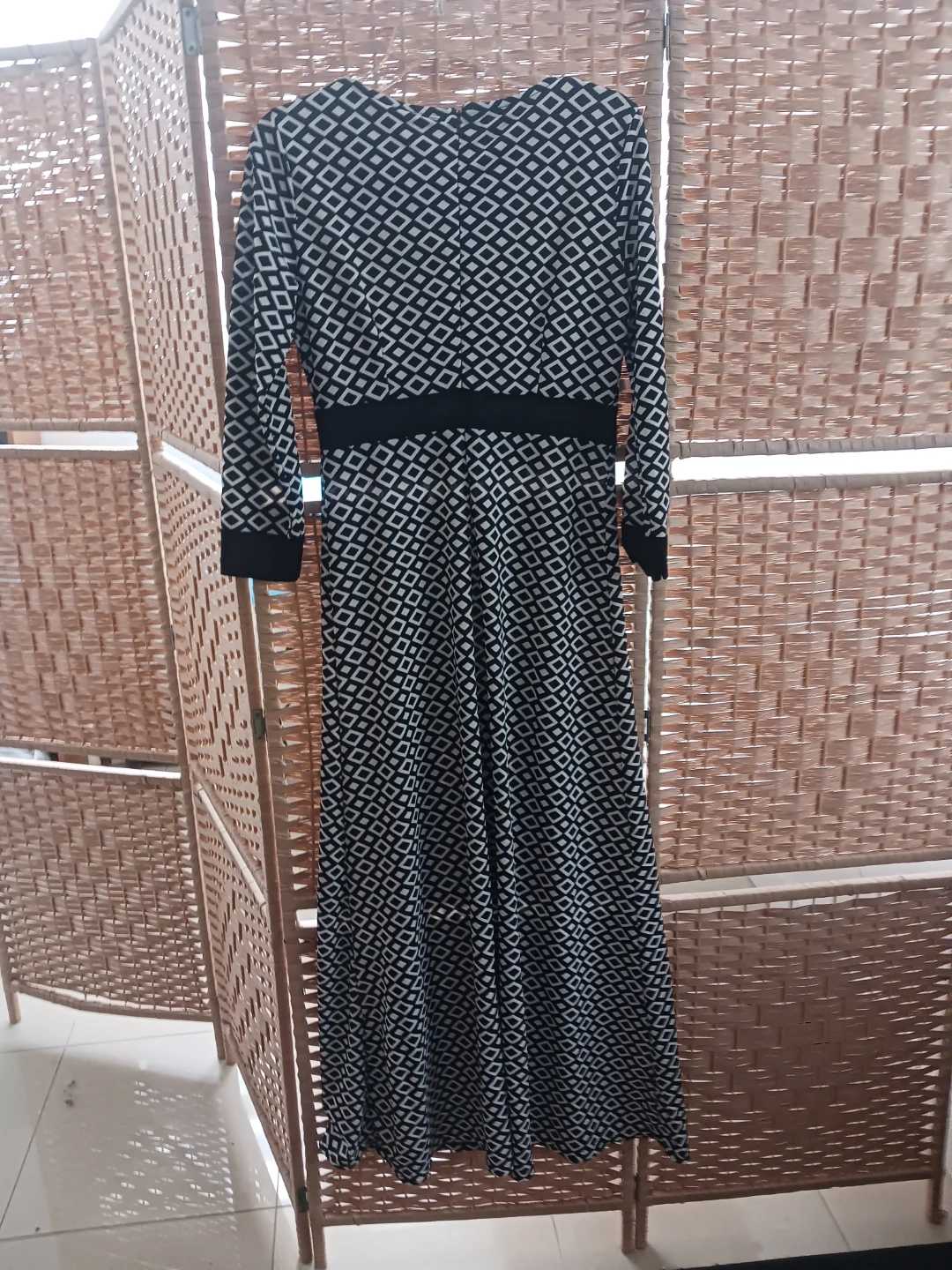 Black and White Geometric Print Maxi Dress - photo 2